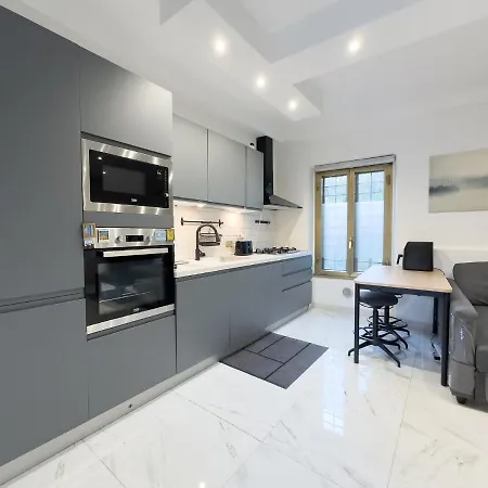 Luxury Apartment - Near Metro - Private Parking Rome Exterior photo